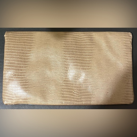 NWOT Large Clutch - Picture 2 of 4